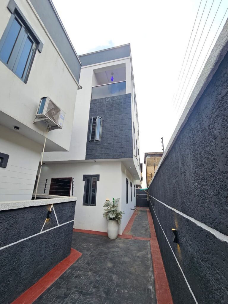 Comfortable 4-Bedroom Home in Maryland, Ikeja | ₦165 Million 